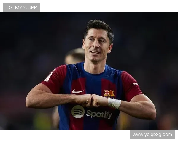 西甲精彩瞬间 莱万32分钟帽子戏法巴萨客场3比0完胜阿拉维斯